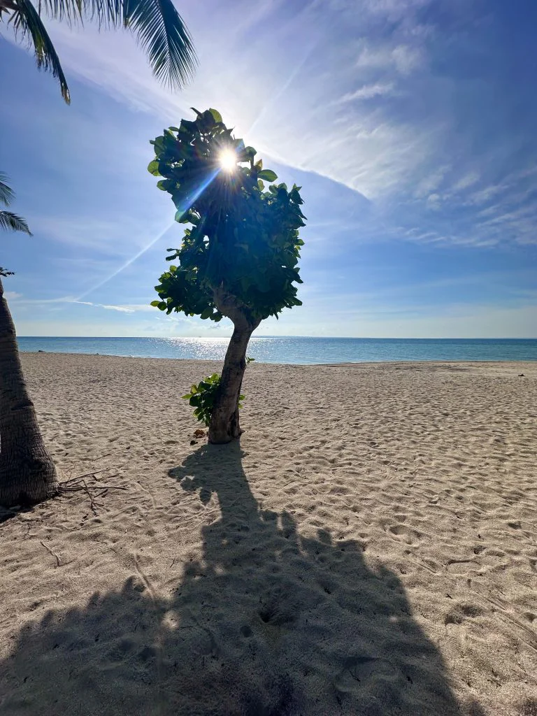 Kota Beach Santa Fe, white sand and famous sandbar at low tide