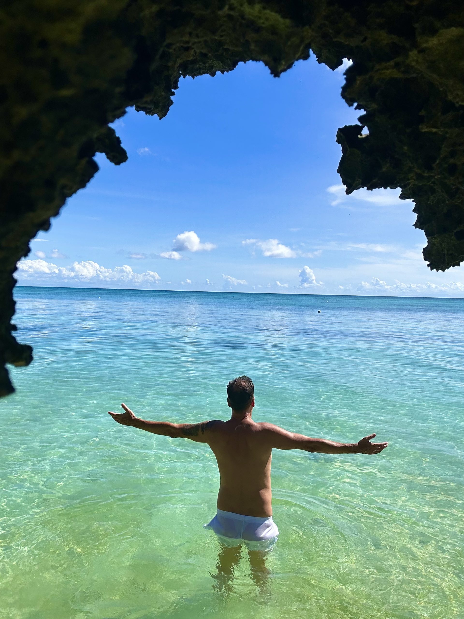 Manilo Airbnb Superhost in Bantayan Island