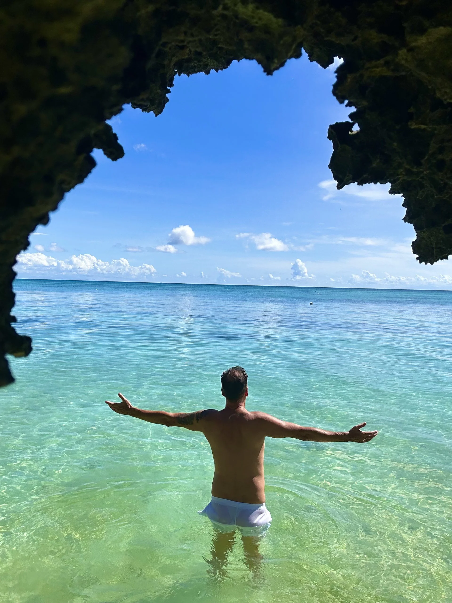 Manilo Airbnb Superhost in Bantayan Island