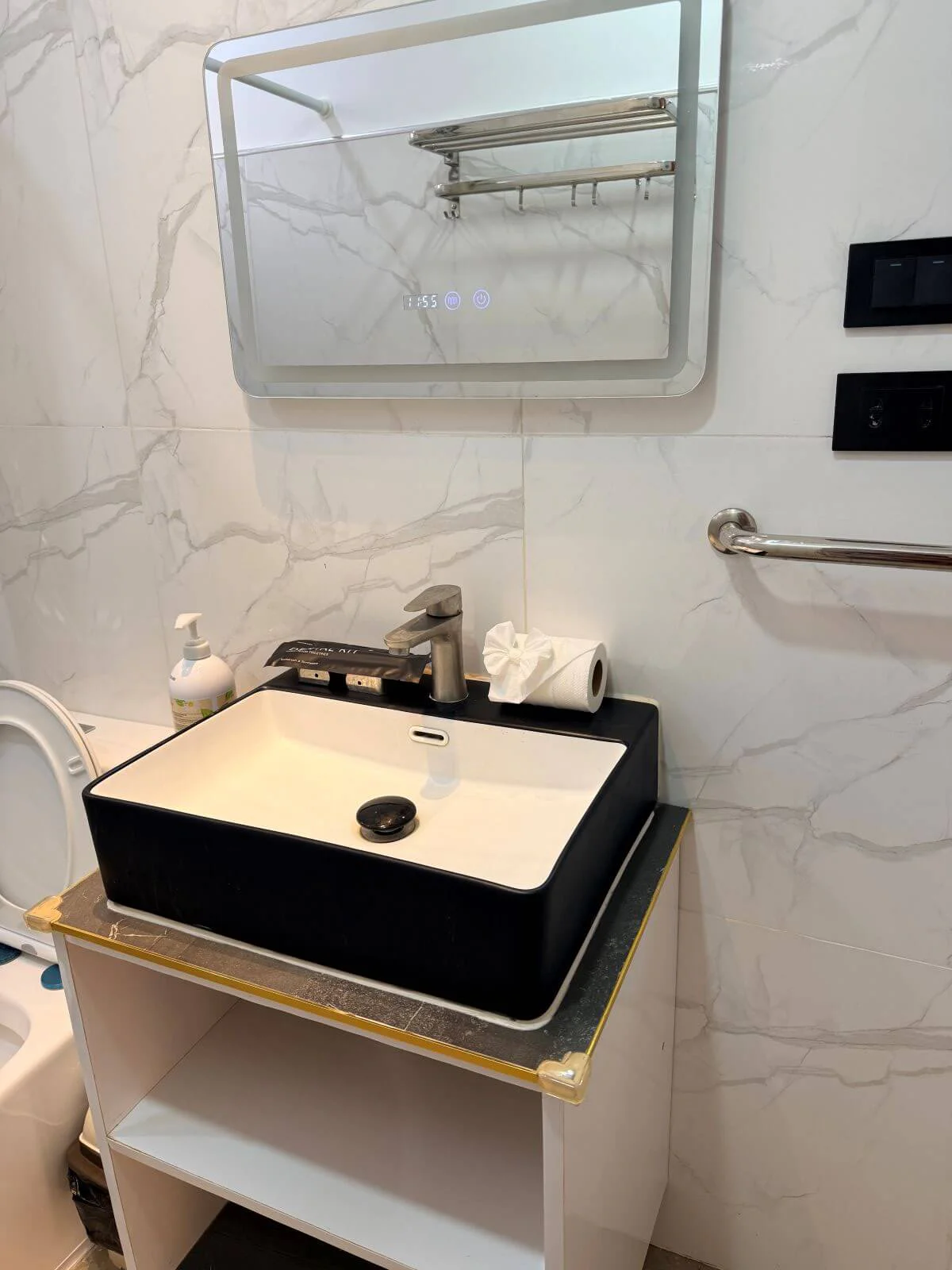 Hero house Bantayan bathroom with bathroom sink detail