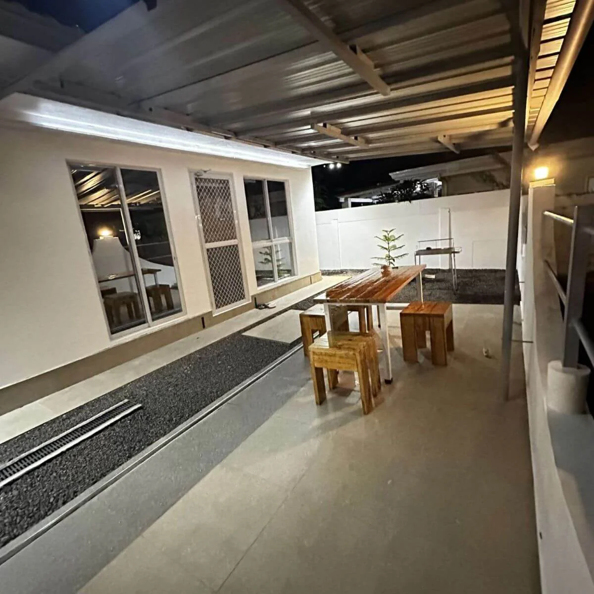 Hero house Bantayan patio entrance Papaya apartment in the night with light